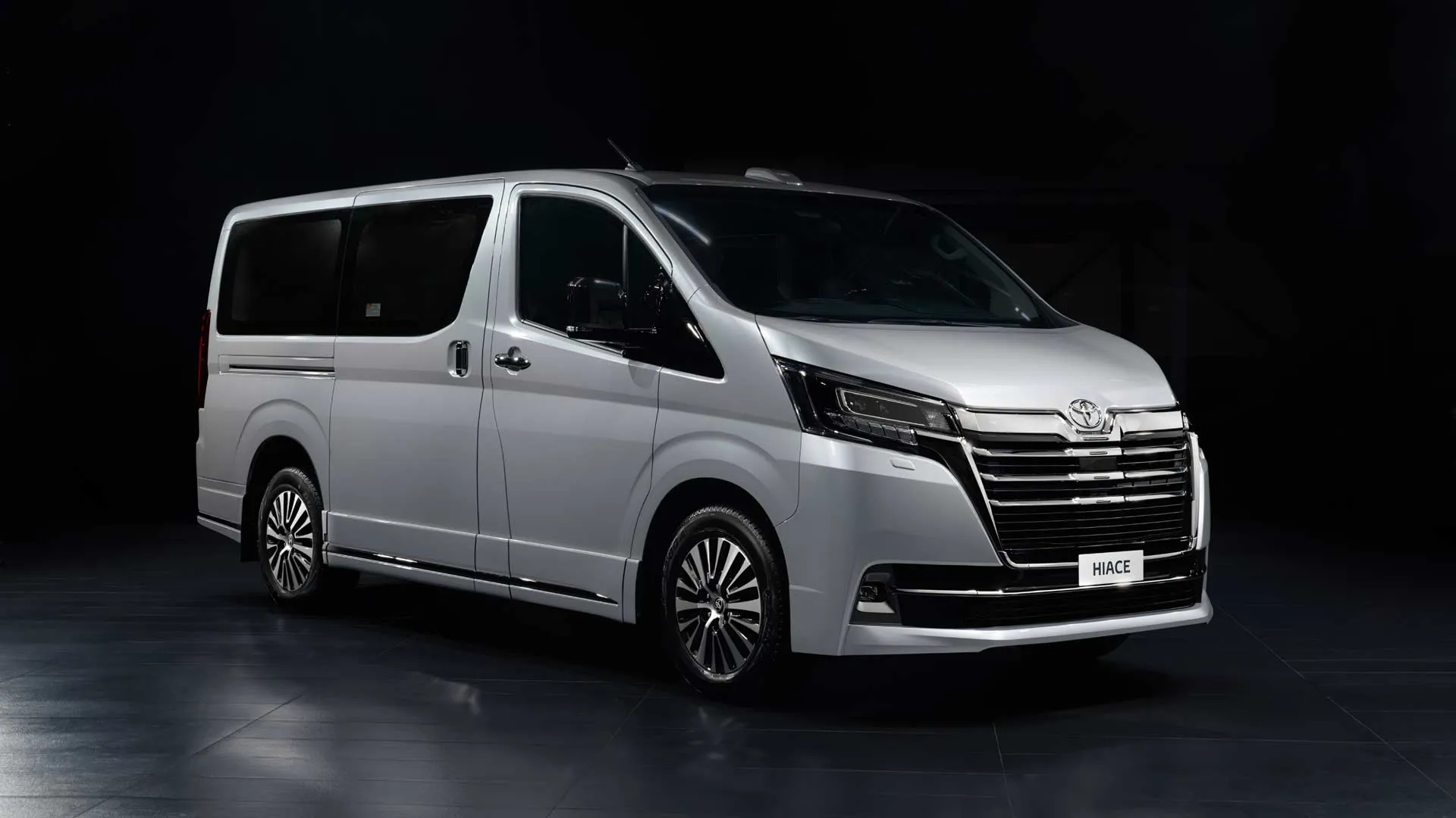 Toyota Alphard и Toyota Hiace: сравнительная характеристика моделей
